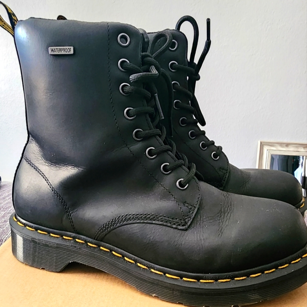 Dr. Martens 1460 Waterproof Black Leather Boots Women's Size 9